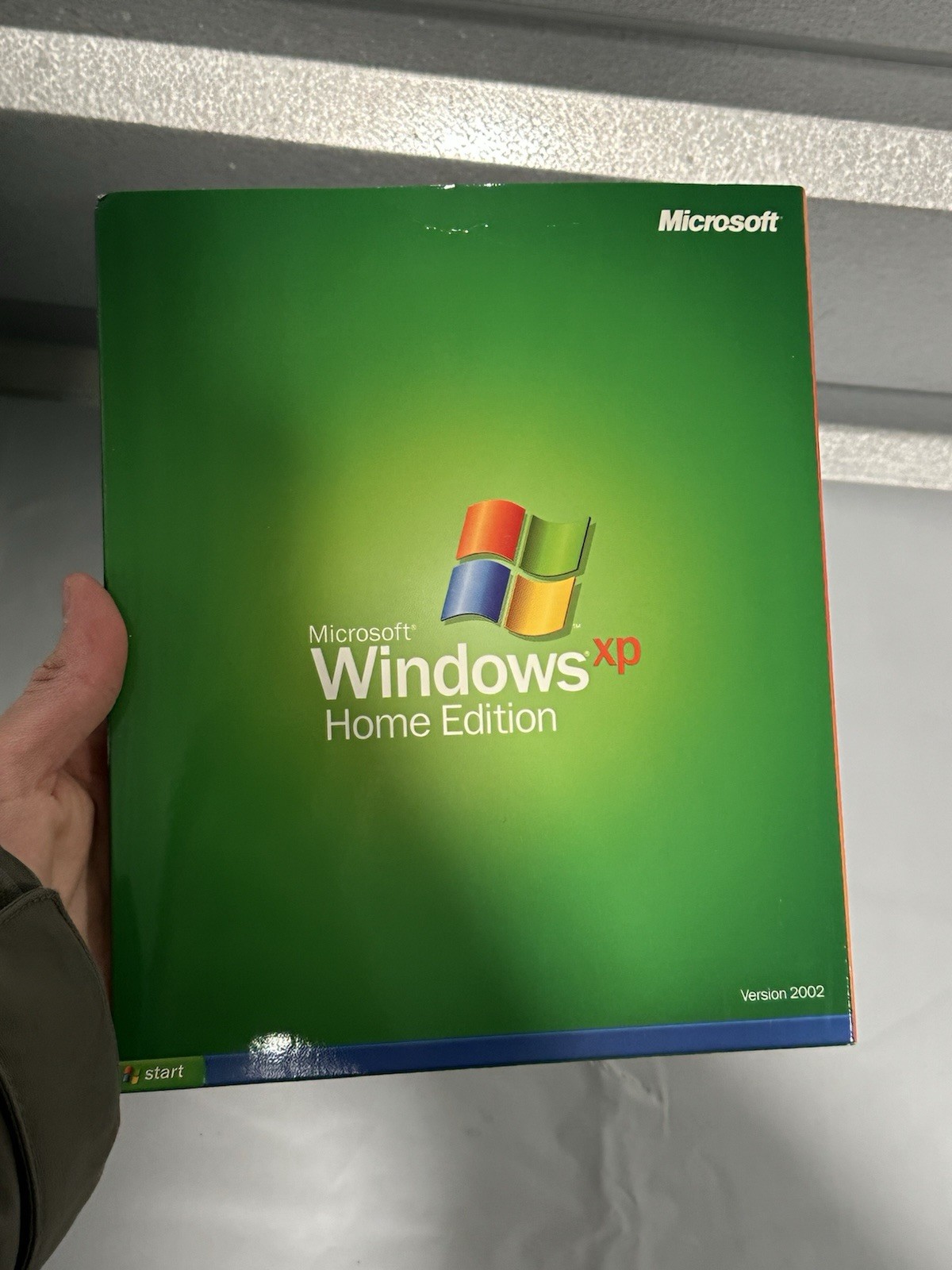 Microsoft Windows XP Home Edition – Full Version with Service Pack 2 CD-ROM