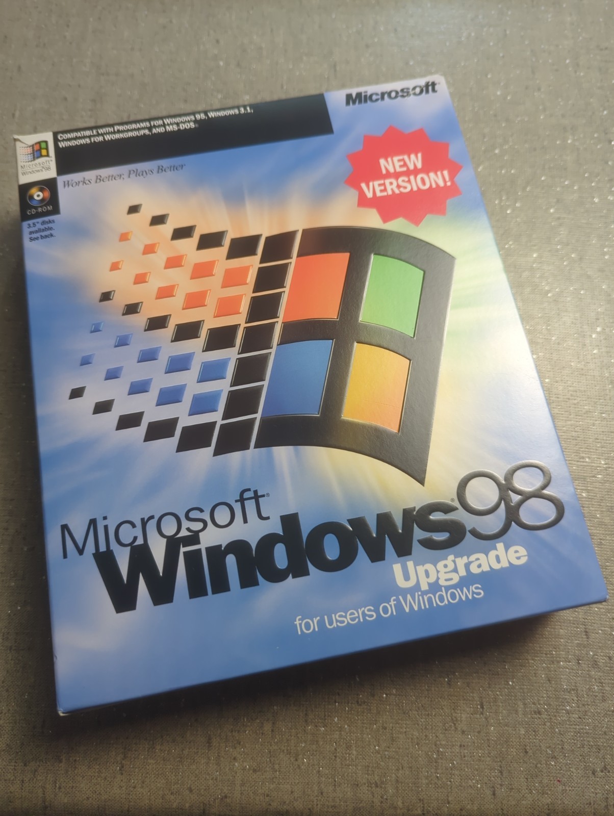 Microsoft Windows 98 Upgrade English CD With Package, Documents, And Product Key