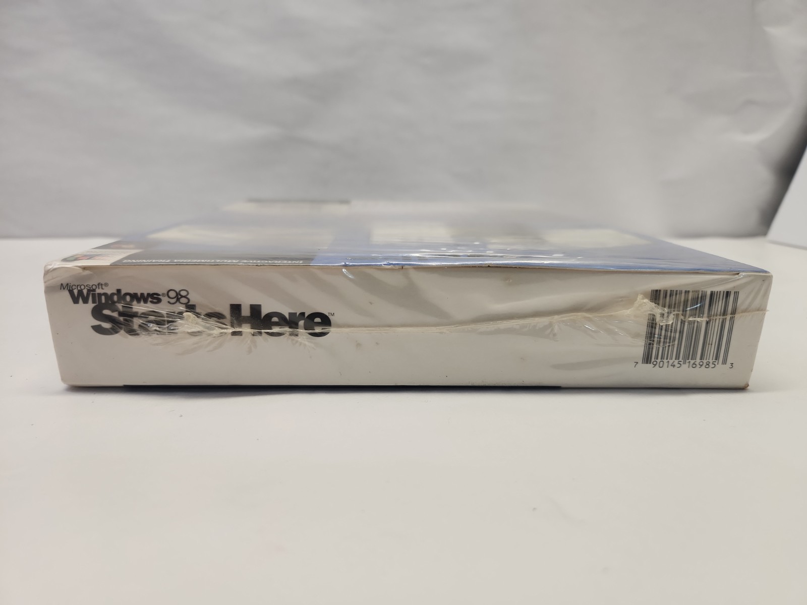 Vintage – Microsoft Windows 98 Starts Here