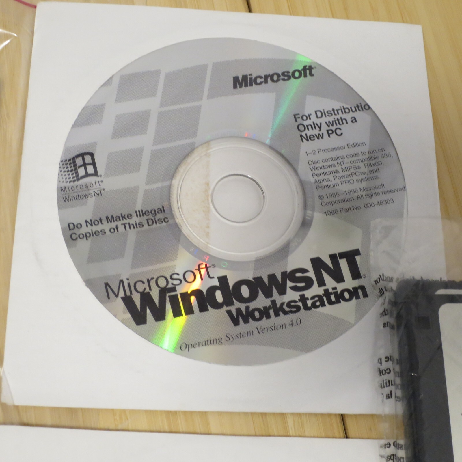 Microsoft Windows NT Workstation 4.0 SP5 CD-ROM, 3.5 Floppies, Manual & COA 04