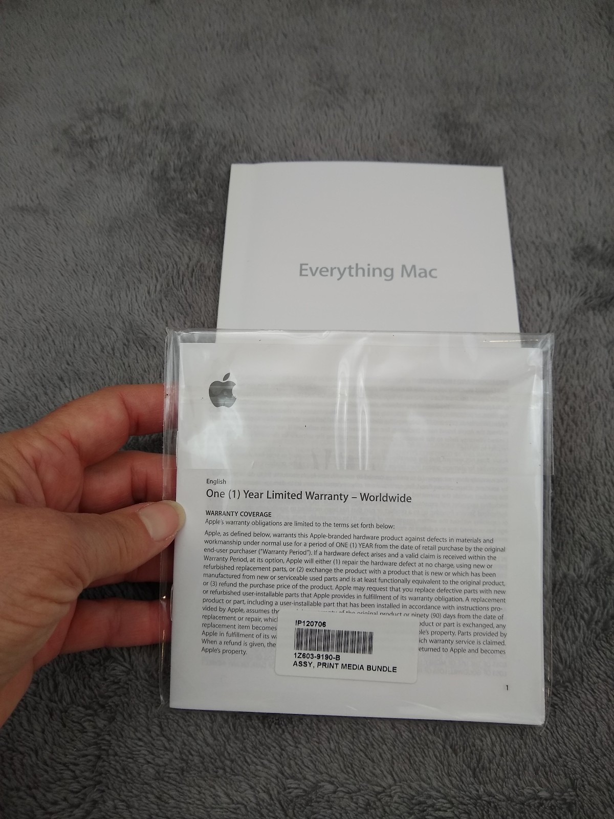 Mac OS X & Application Install Disc 1 & 2 OS 10.4.8 MacBook 2006 Booklet Apple