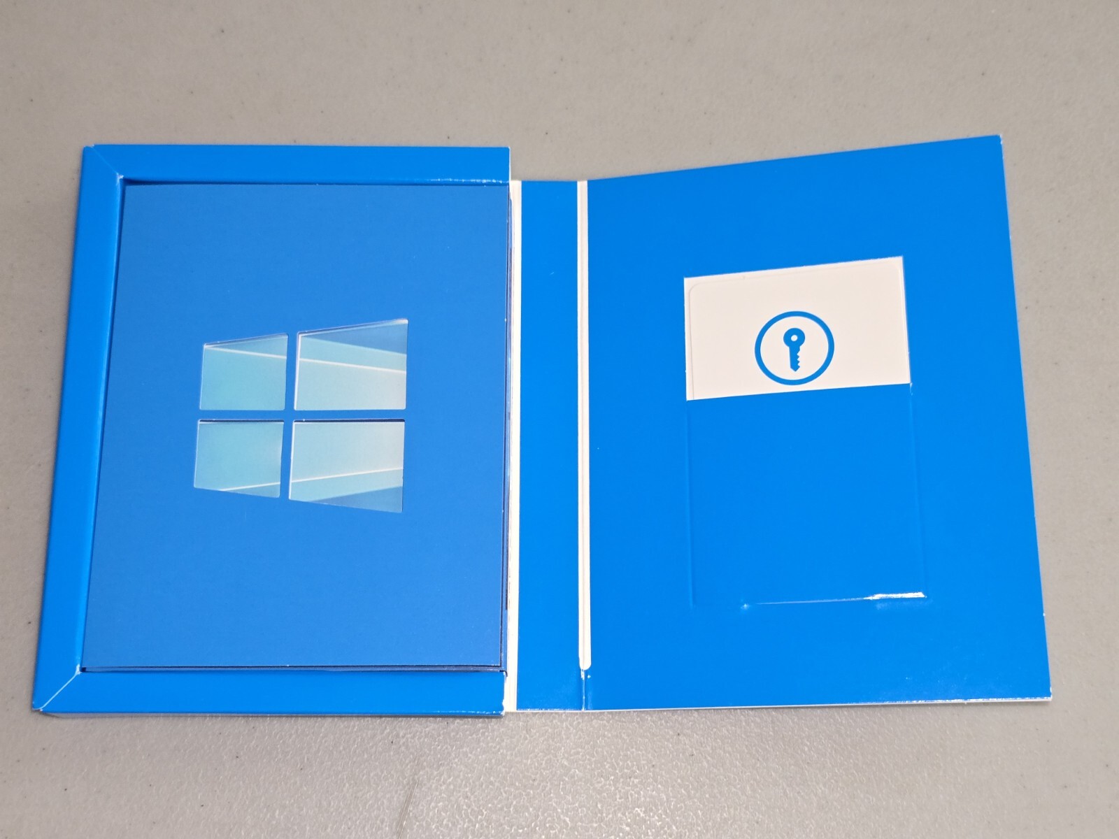 Microsoft Windows 10 Home Full Retail USB Flash Drive