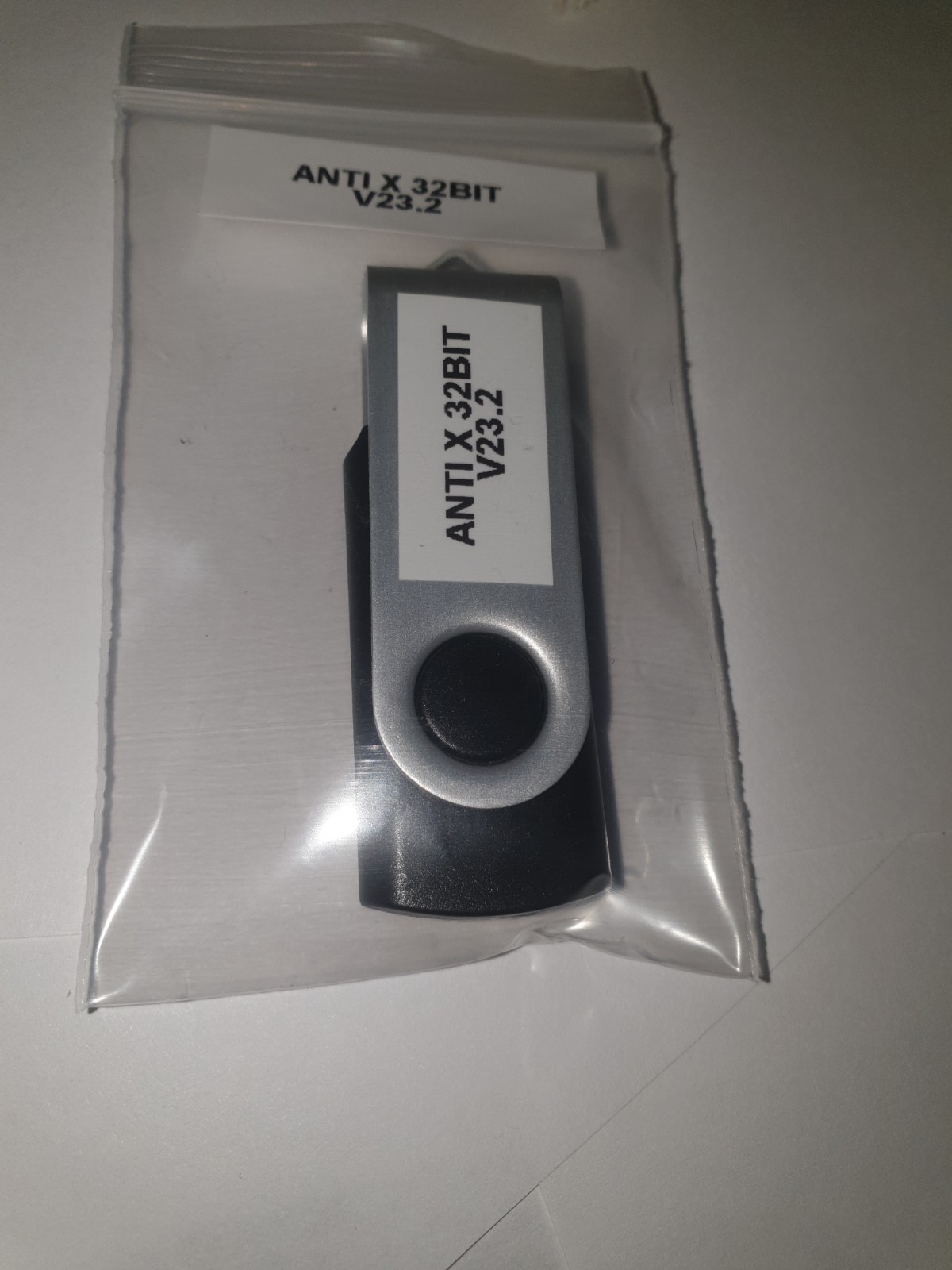 Linux antiX V23.2, 32-bit, Bootable Live and Install USB Flash Drive