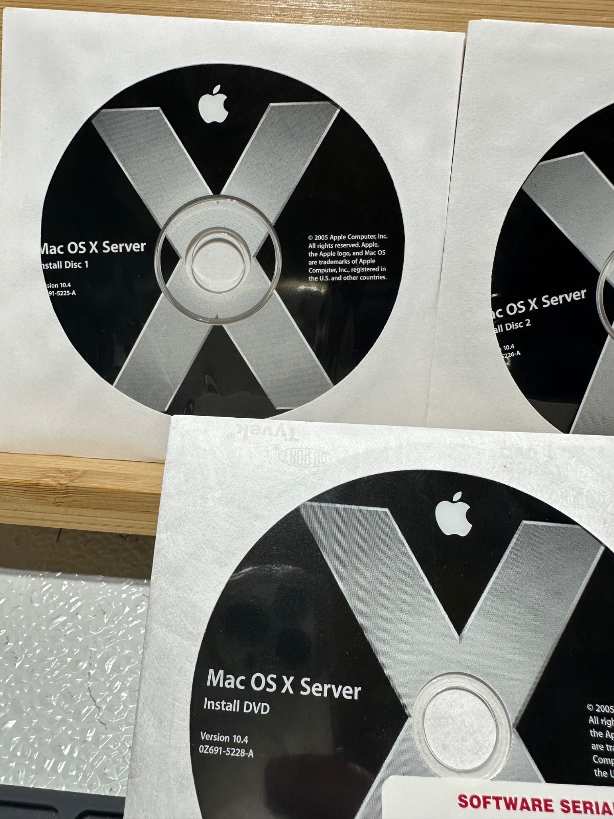 Apple Mac OS X Server 10.4 Tiger Unlimited Clients M9768Z/A