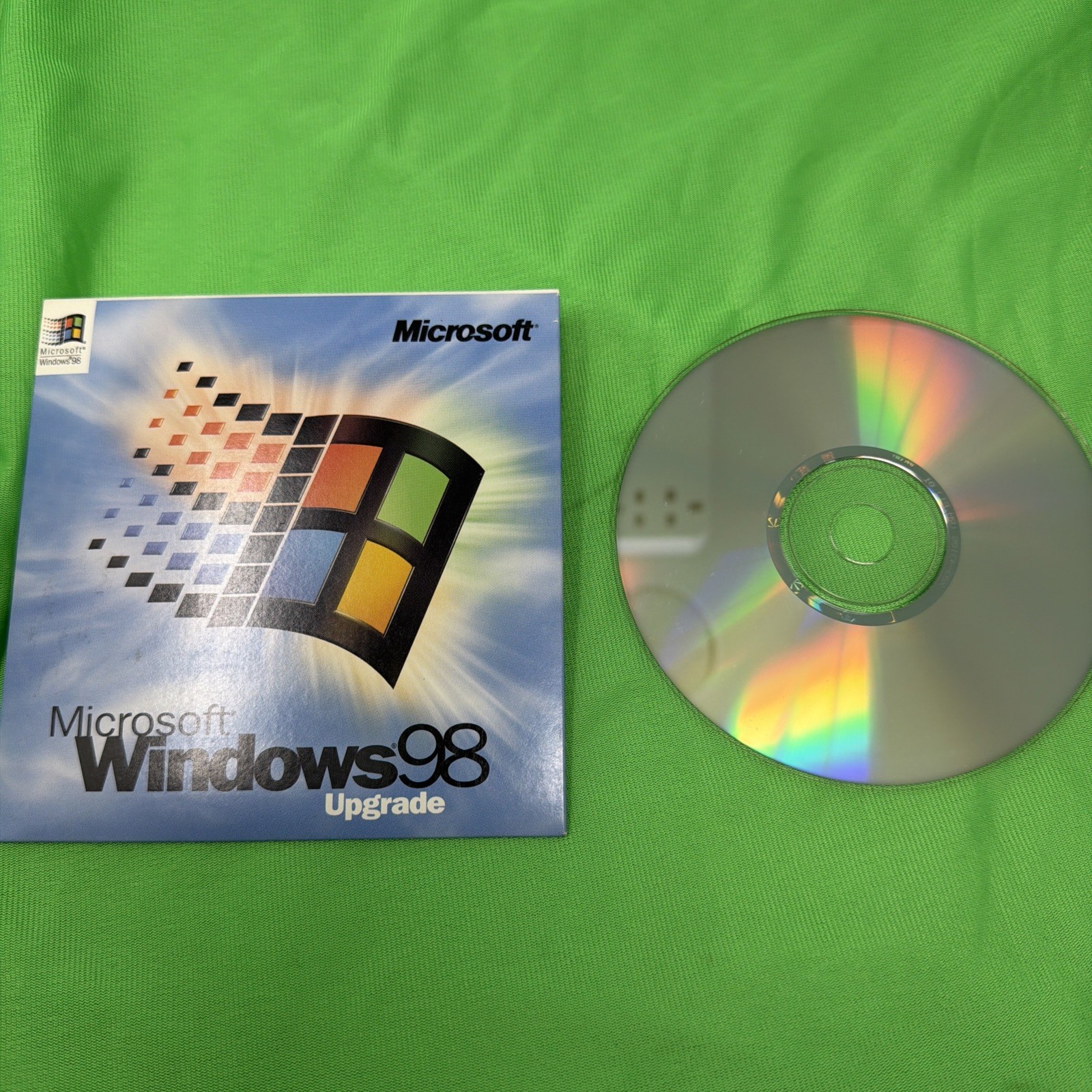 Microsoft Windows 98 Upgrade PC CD-ROM with CD-Key 1998 Original Retail Version