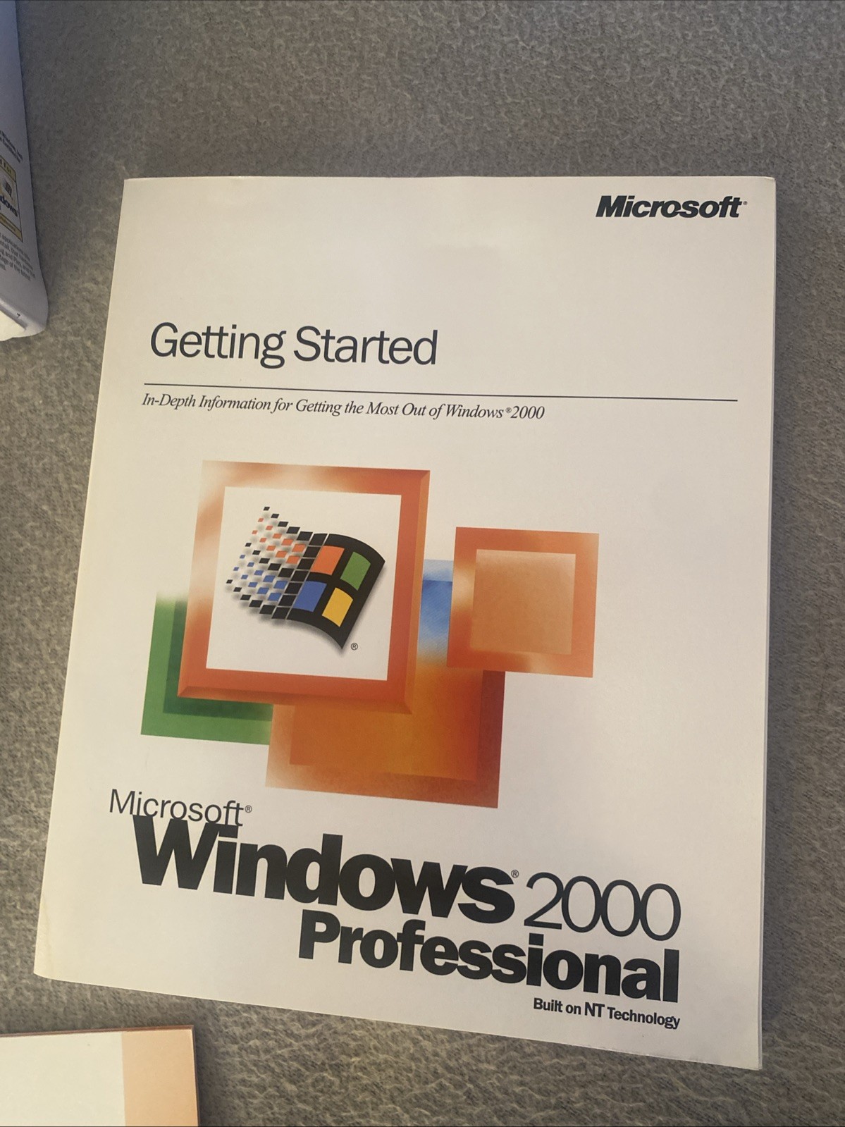 Microsoft Windows 2000 Professional Retail Box, Upgrade Edition (no CD)