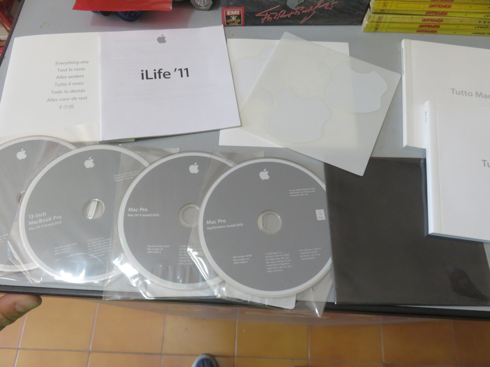 Lotto DVD istallazione libretti panno adesivi mac Pro come da foto ottime cond.