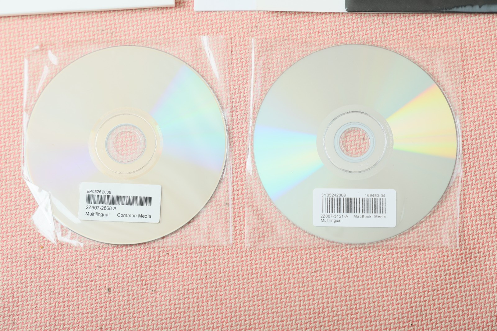 MacBook OS X 10.5.2 Install Disc 1 and 2 2008 2Z691-6209-A 2Z691-6195-A