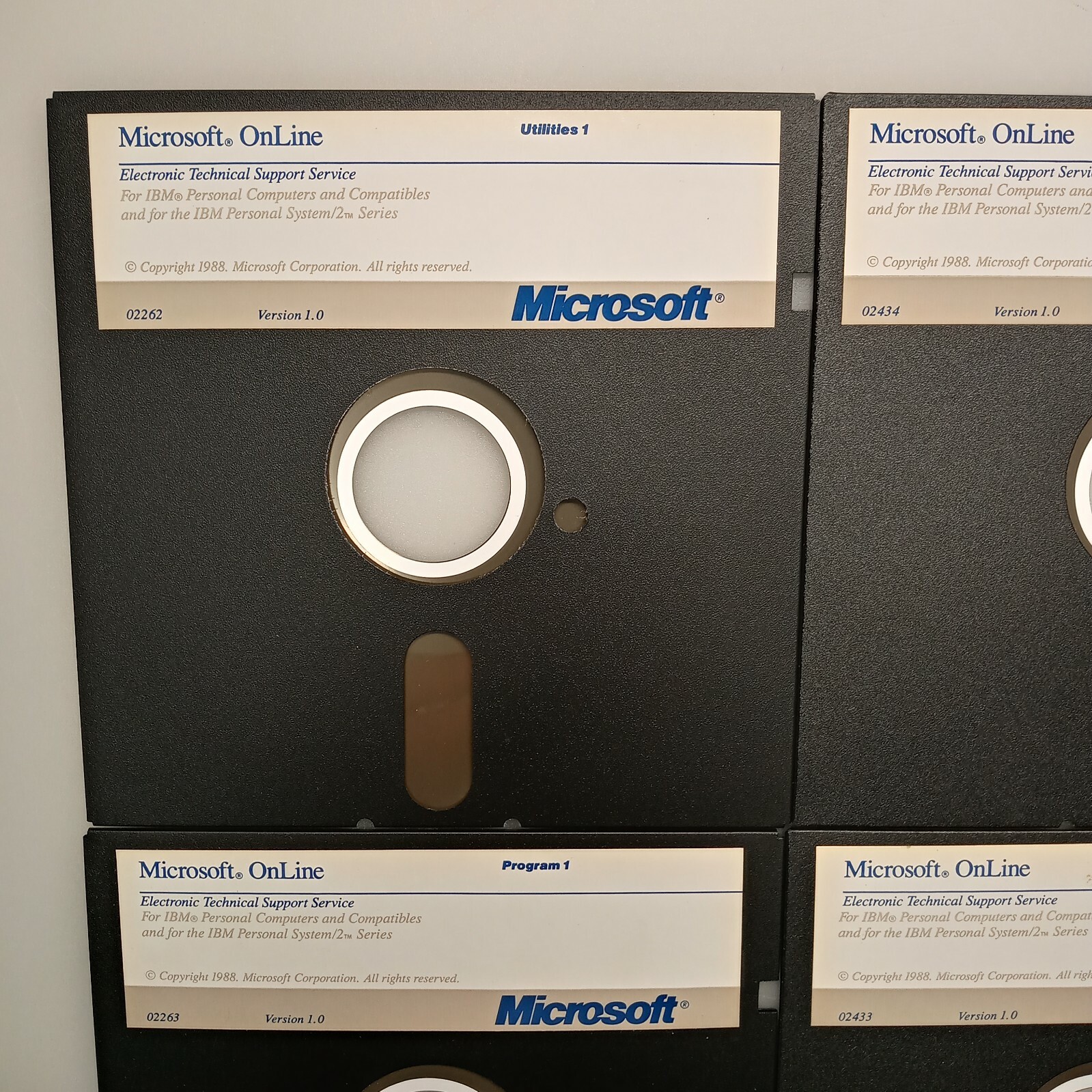 MICROSOFT ONLINE V1.0 MS-DOS COMPLETE 5.25″ FLOPPY 4 DISK SET VTG RARE ONLY ONE!