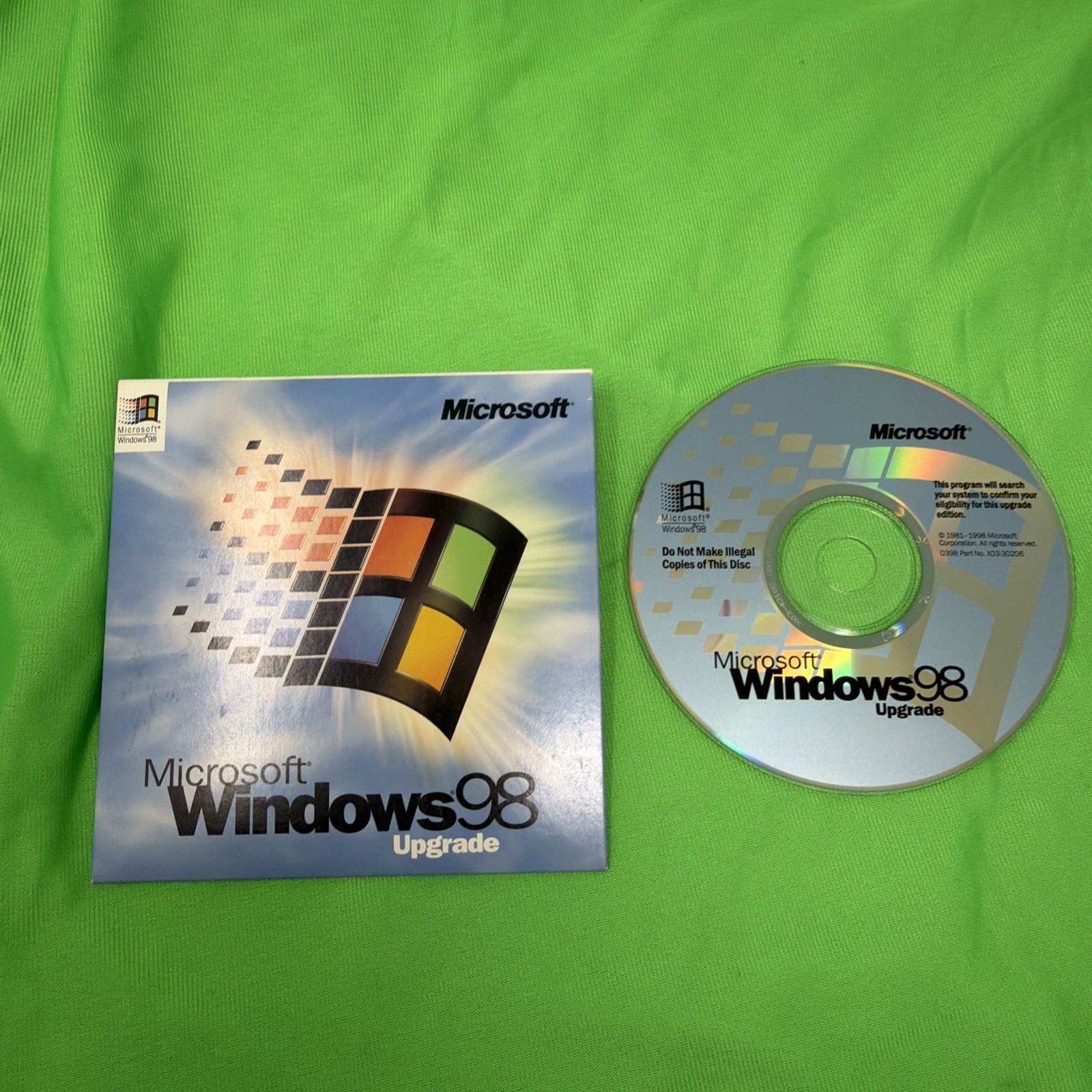 Microsoft Windows 98 Upgrade PC CD-ROM with CD-Key 1998 Original Retail Version