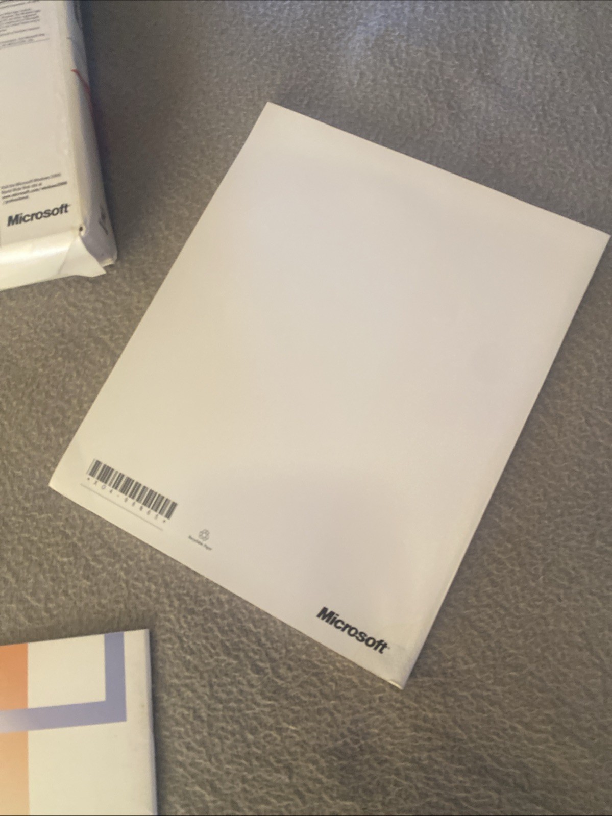 Microsoft Windows 2000 Professional Retail Box, Upgrade Edition (no CD)