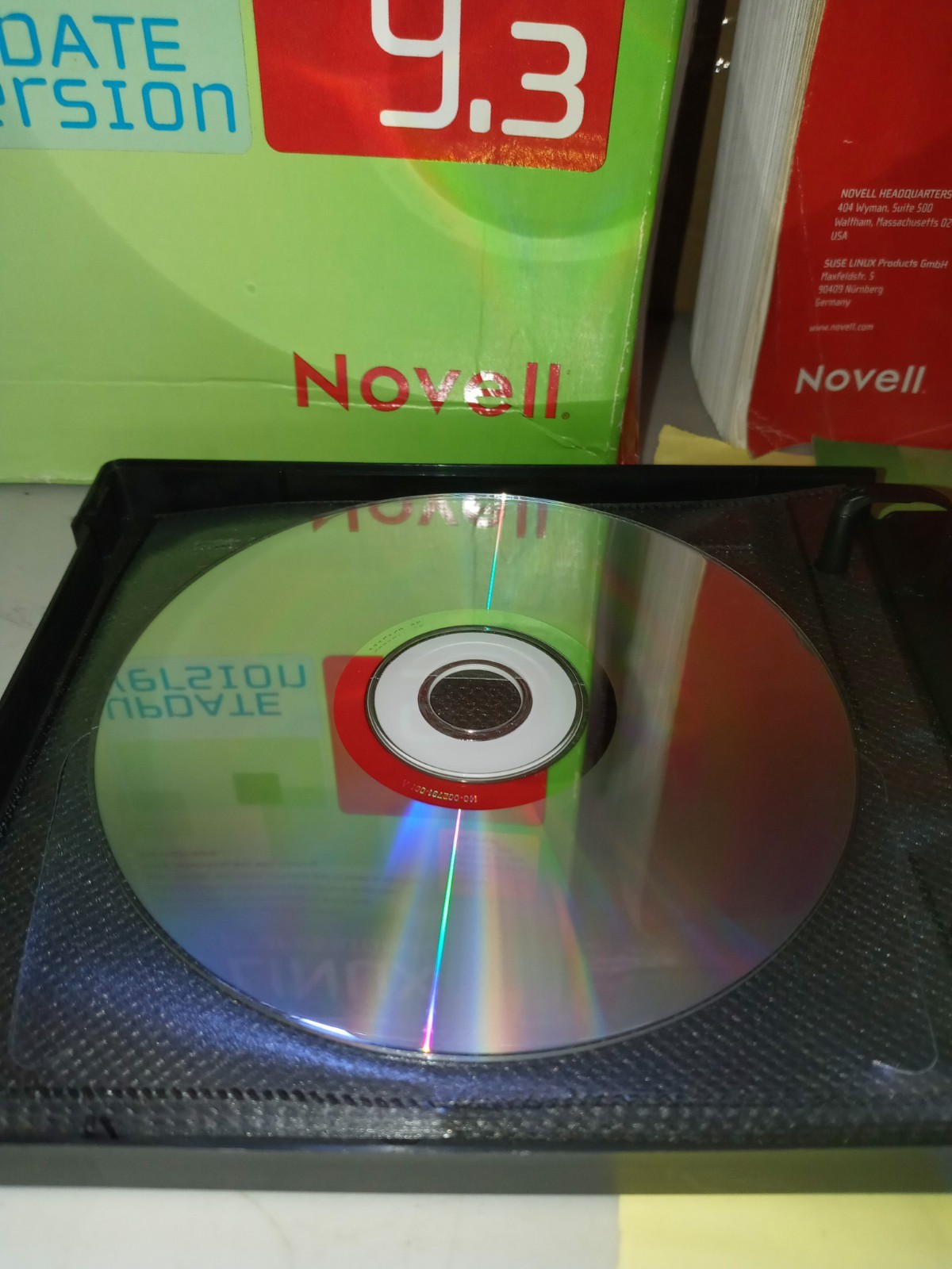 SUSE LINUX Professional 9.3 Includes 7 CD’s, Guide Etc. Big Box Novell