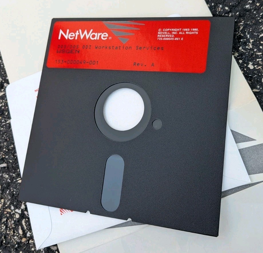 Netware Kit v2.2 by Novell Operating System Floppy & Books Vtg