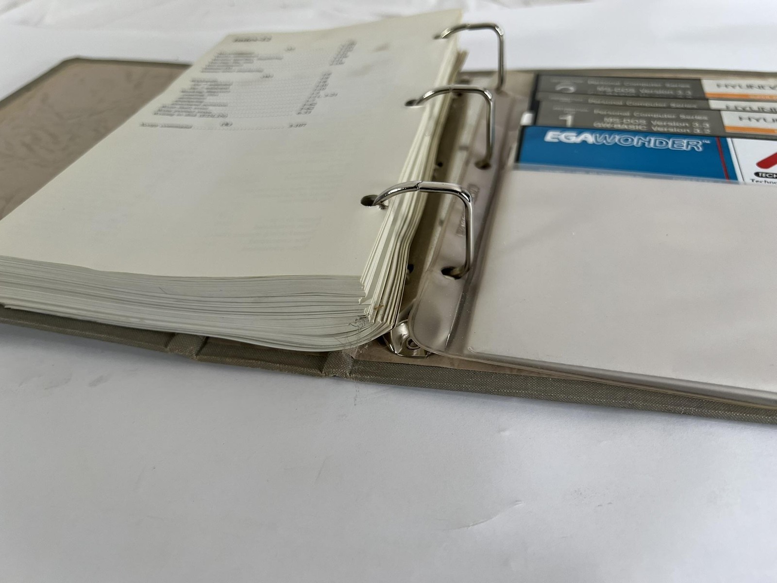Vintage Microsoft MS-DOS Version 3.3 5.25 Floppy Disk Set Binder Manual Hyundai