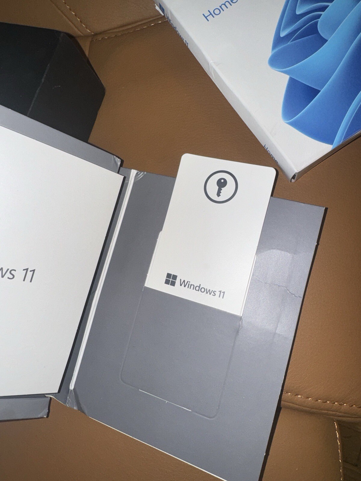 Microsoft Windows 11 Home USB Flash Drive Hardware Software Retail Box