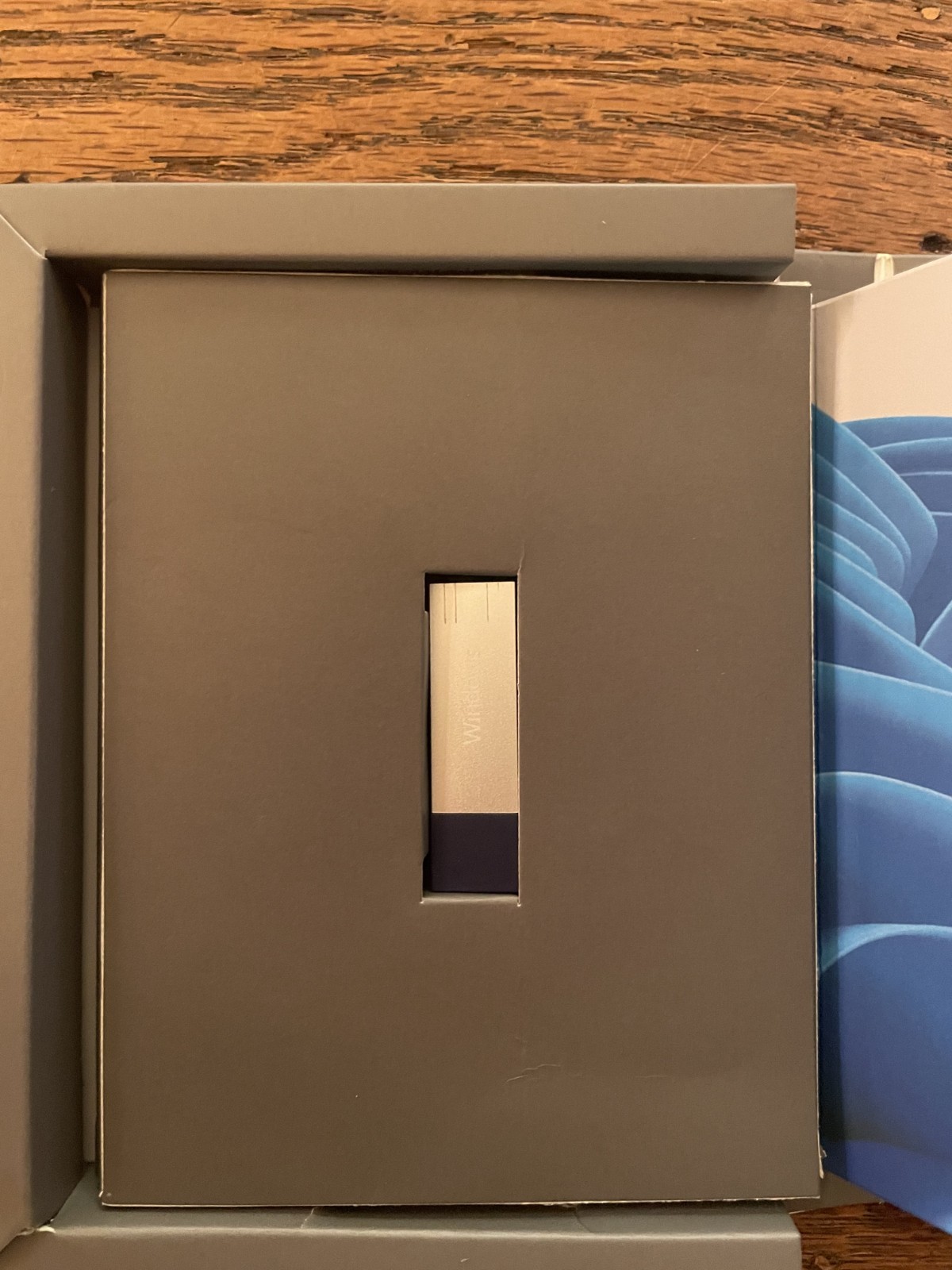 Microsoft Windows 11 Pro 64-Bit USB Flash Drive (HAV-00162) – USED