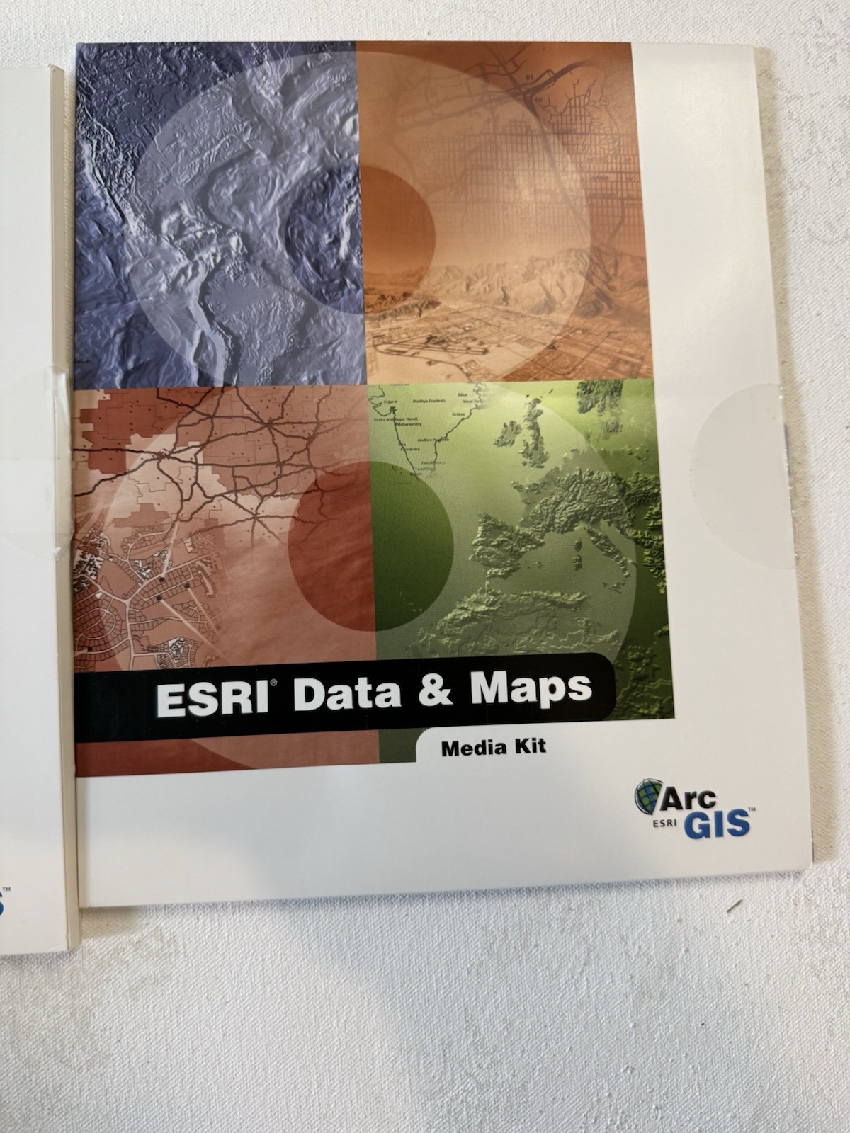 ARC GIS by ESRI instruction manuals and media kits 2003. 8.0 8.3