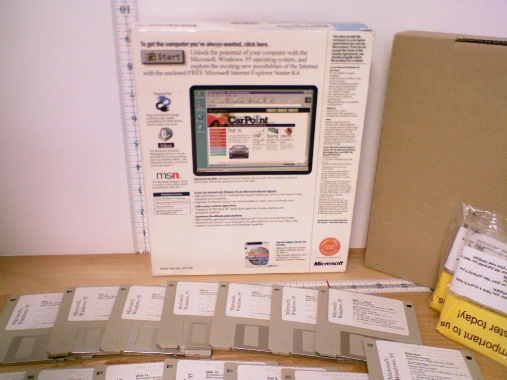 Full Version Microsoft Windows 95 OS 3.5″ Floppy MS-DOS PCs 1995 USA HTF