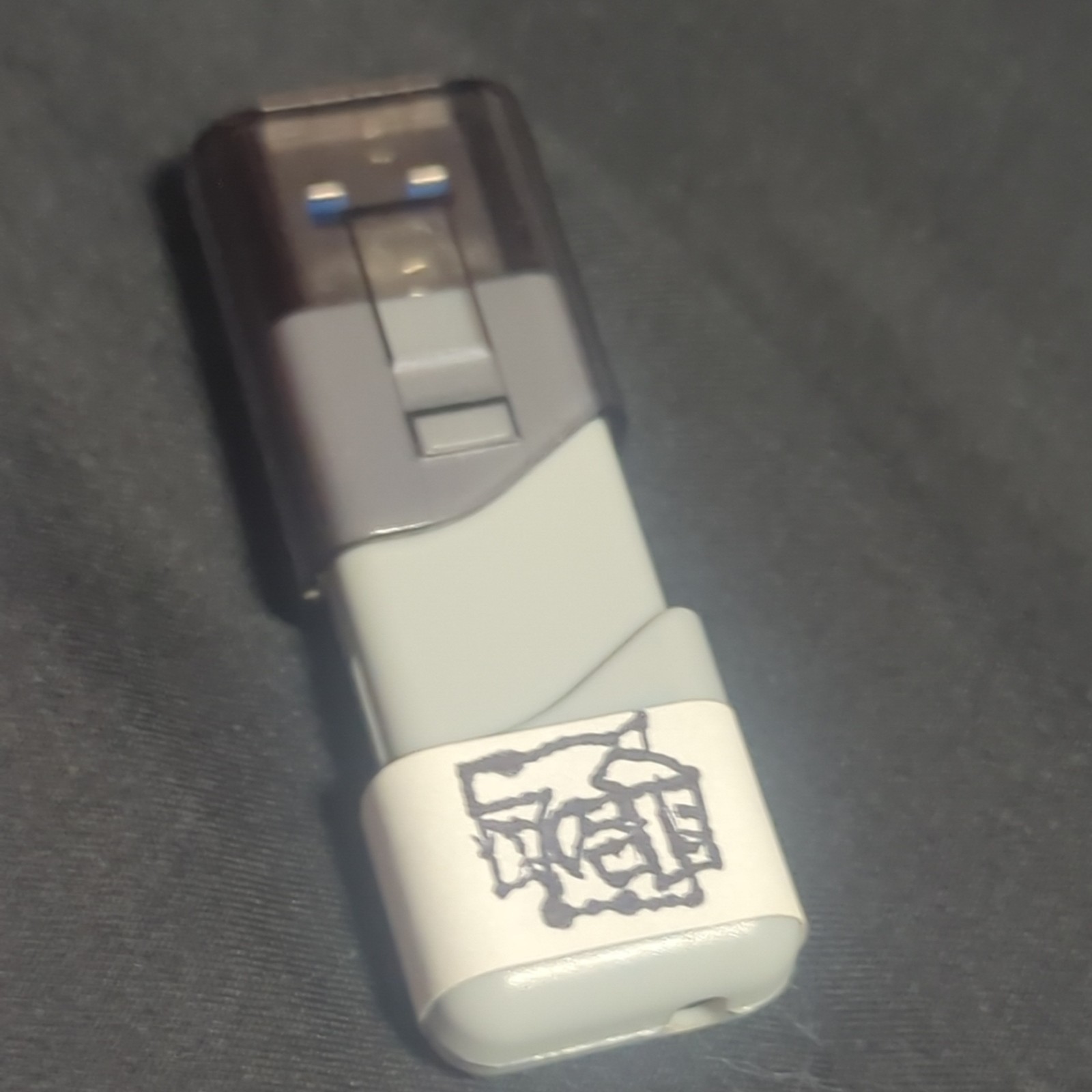 Tails OS Version 7.2 Bootable USB 3 Thumbdrive, PNY 32G. Protect Your Anonymity