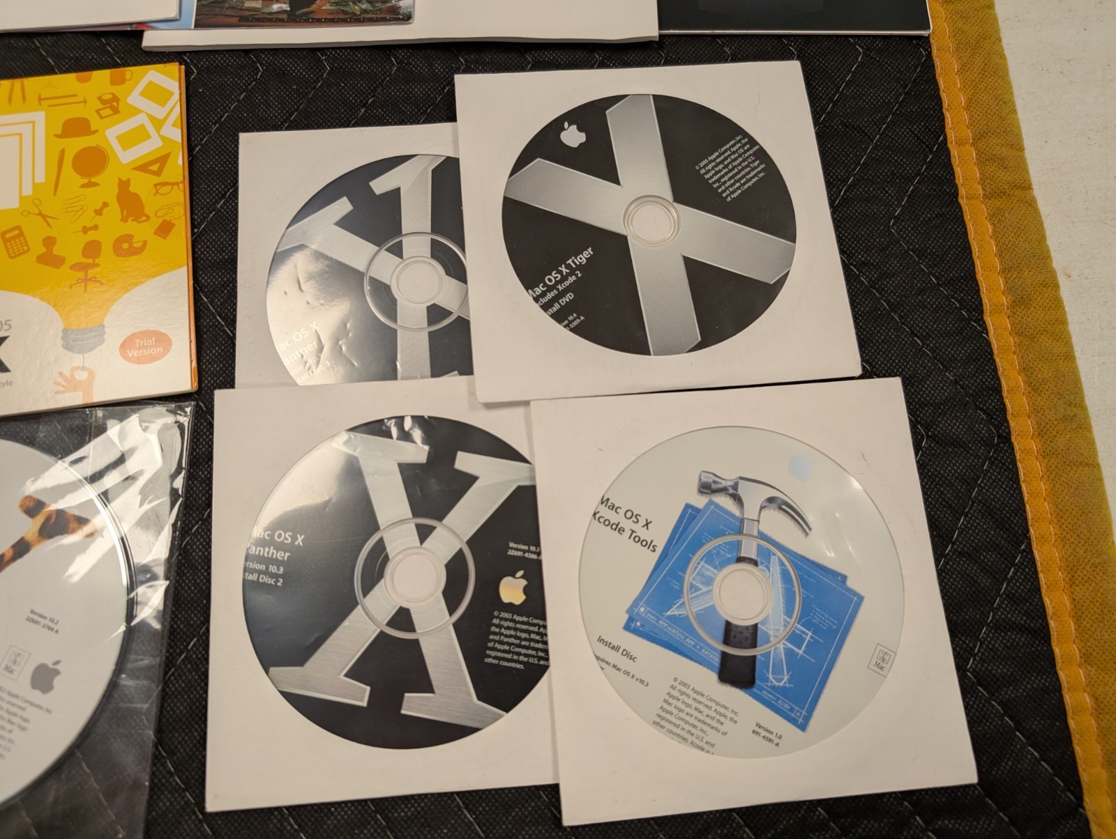 Apple Mac OS X 10.4 Tiger Full Version for Mac M9639ZA