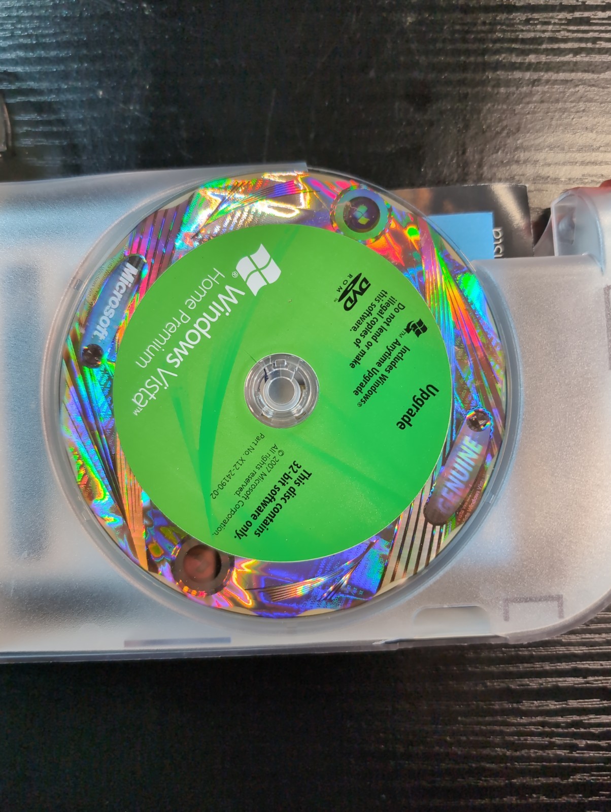 Microsoft Windows Vista Home Premium Upgrade DVD w/ Product Key Cracked Disc