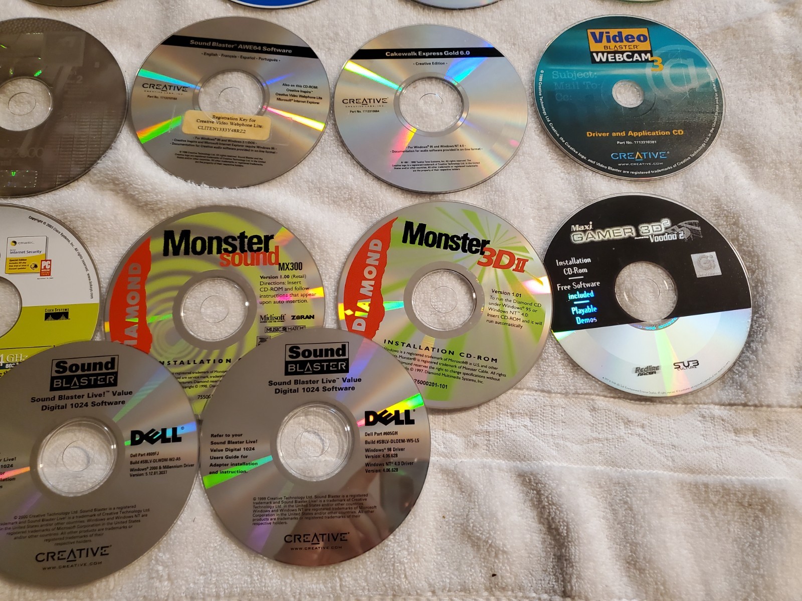 Lot Of 22 Computer OS Installation & Repair CDs Dell, Microsoft, Linksys, HP