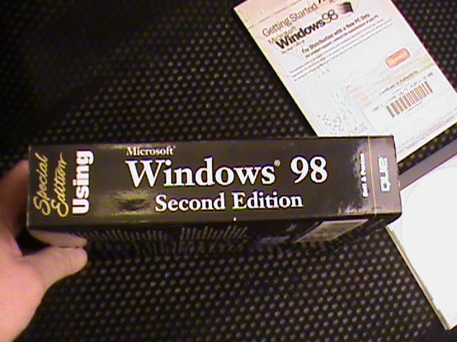 WINDOWS 98 2nd. Edition W-KEY and 900 Page Manual by Que 3 Pc. Lot BONUS CD