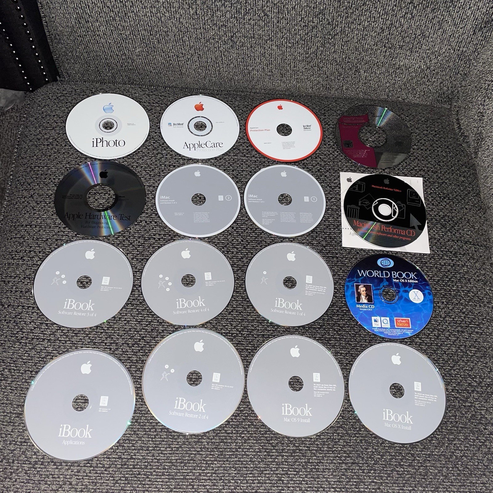 Rare Vintage Apple 16 Disc DVD CD iBook 691-3539-A Install Media 2004 iPhoto 1.3