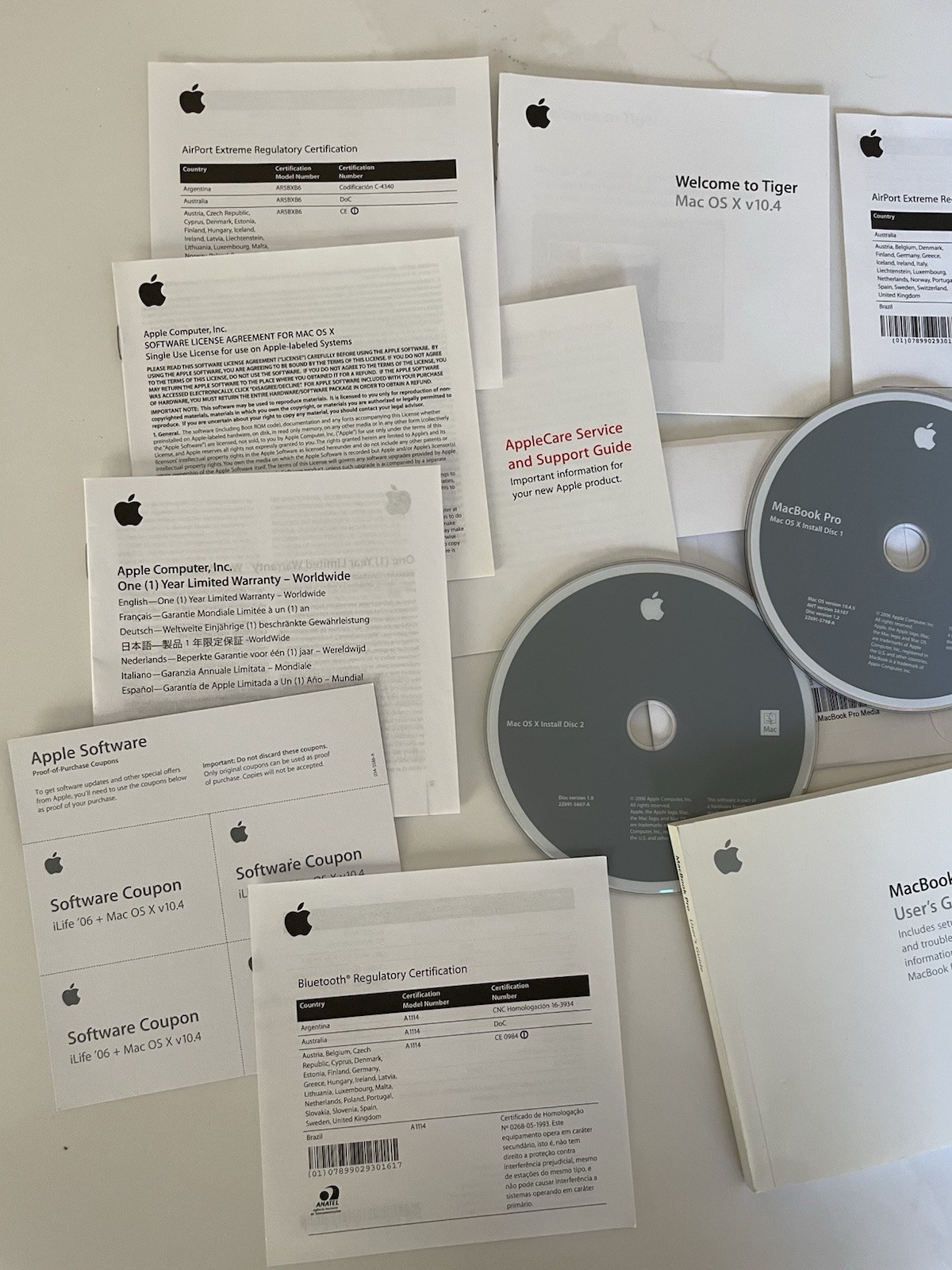 Apple MacBook Pro Mac OS X 10.4 Tiger Install Discs Manuals OEM 603-8156-A