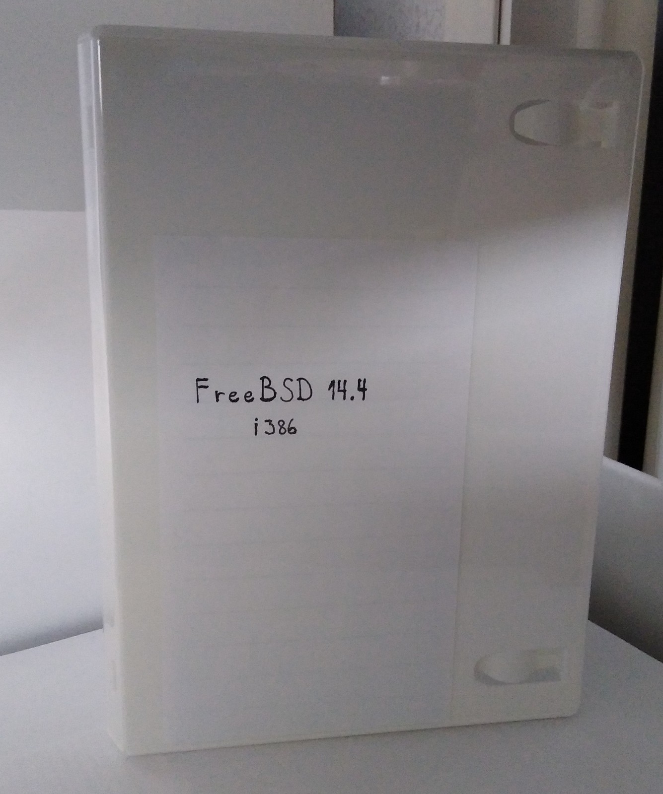 FreeBSD 14 install DVD for i386 32 bit x86 Core Duo Pentium M 4 C3 C7 Sempron