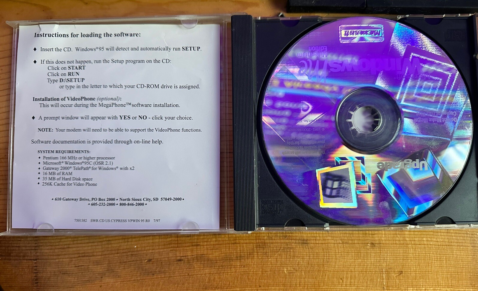 Microsoft Windows ME Millennium Edition Upgrade Disk, Case, and Key