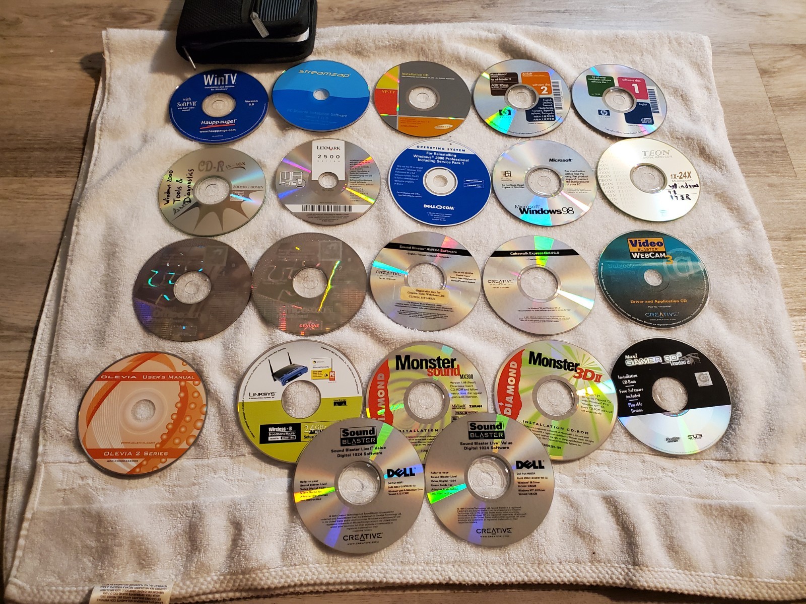 Lot Of 22 Computer OS Installation & Repair CDs Dell, Microsoft, Linksys, HP