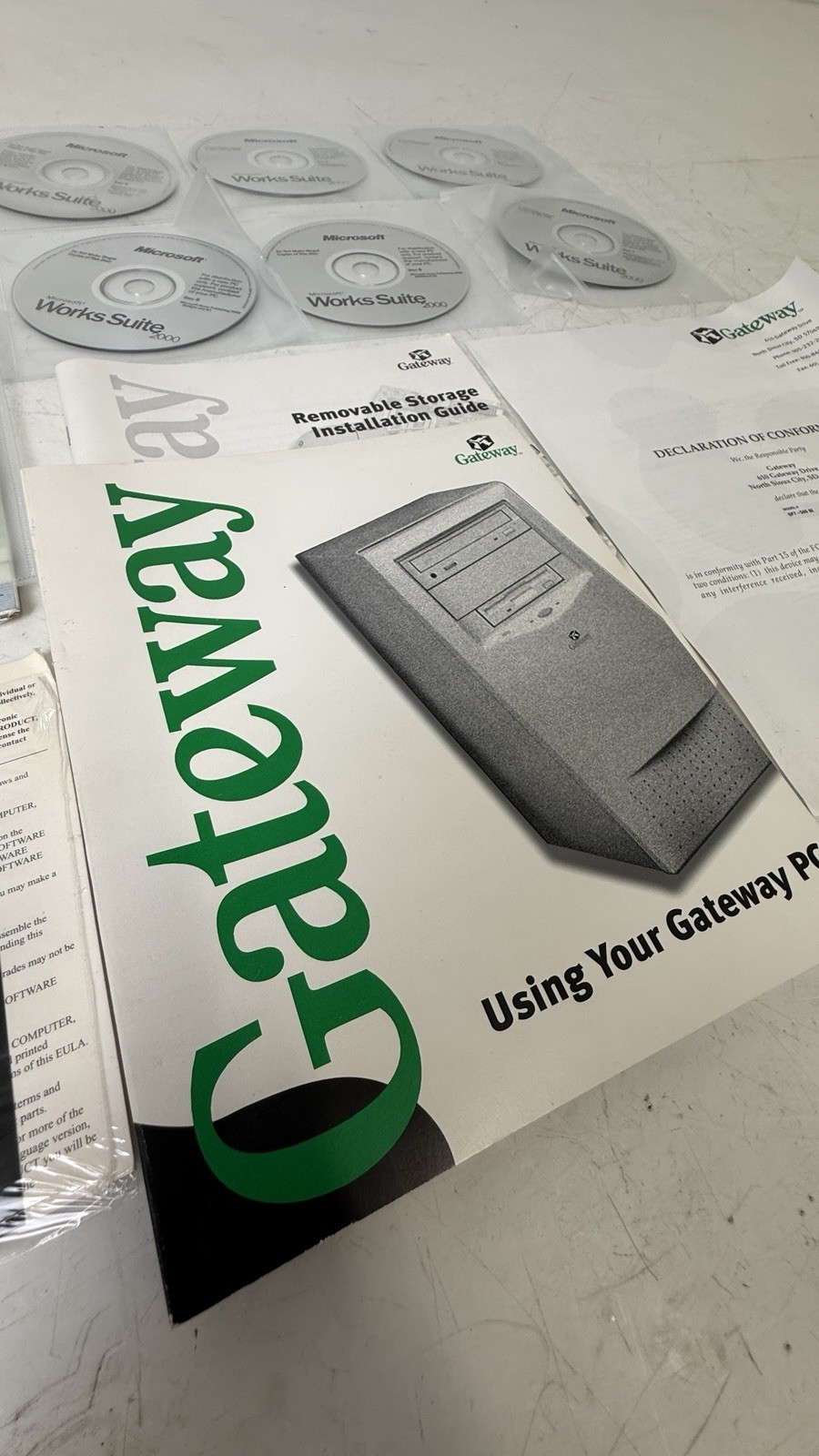 Gateway PC Microsoft Windows 98 SE & Software Works Suite 2000 Restore CD Manual