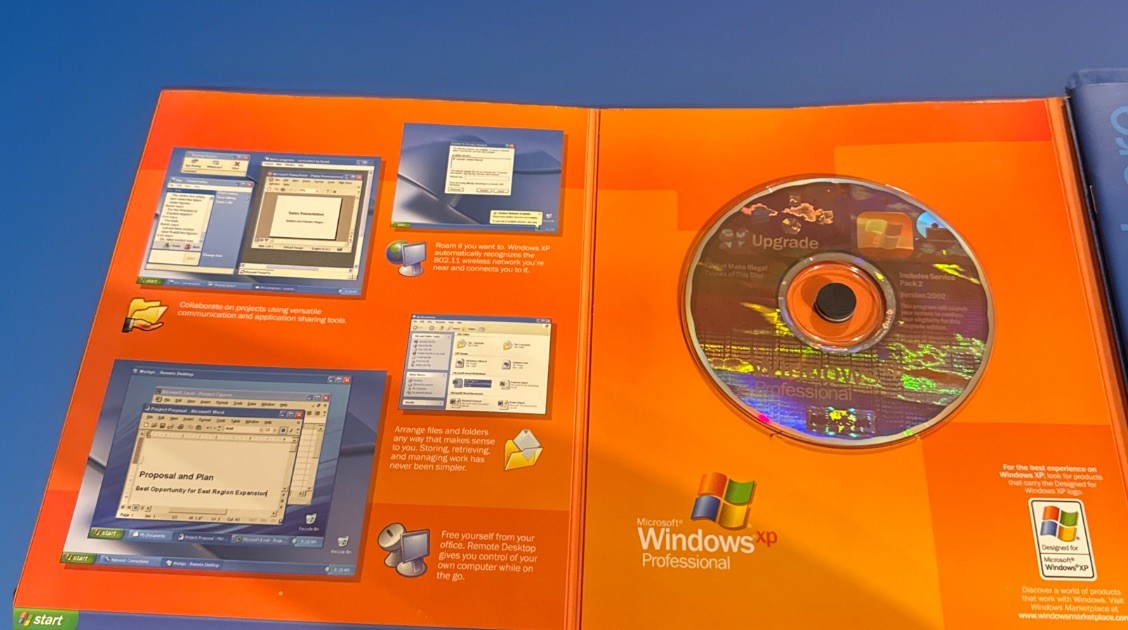 Microsoft Windows XP Professional Update CD (2002) with License Key