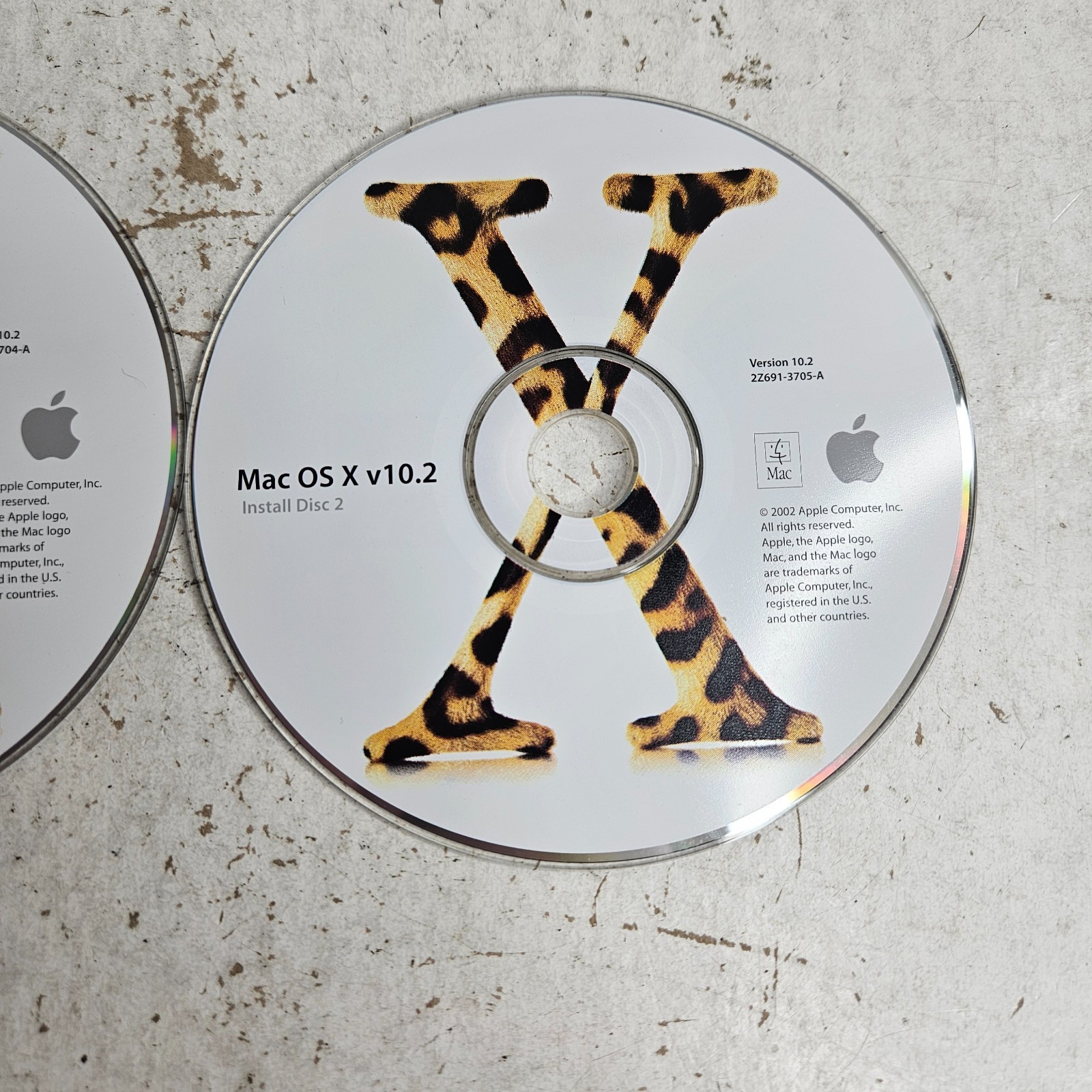 Apple Mac OS X v10.2 Jaguar Operating System 2-Disc Set 22691-3706-A