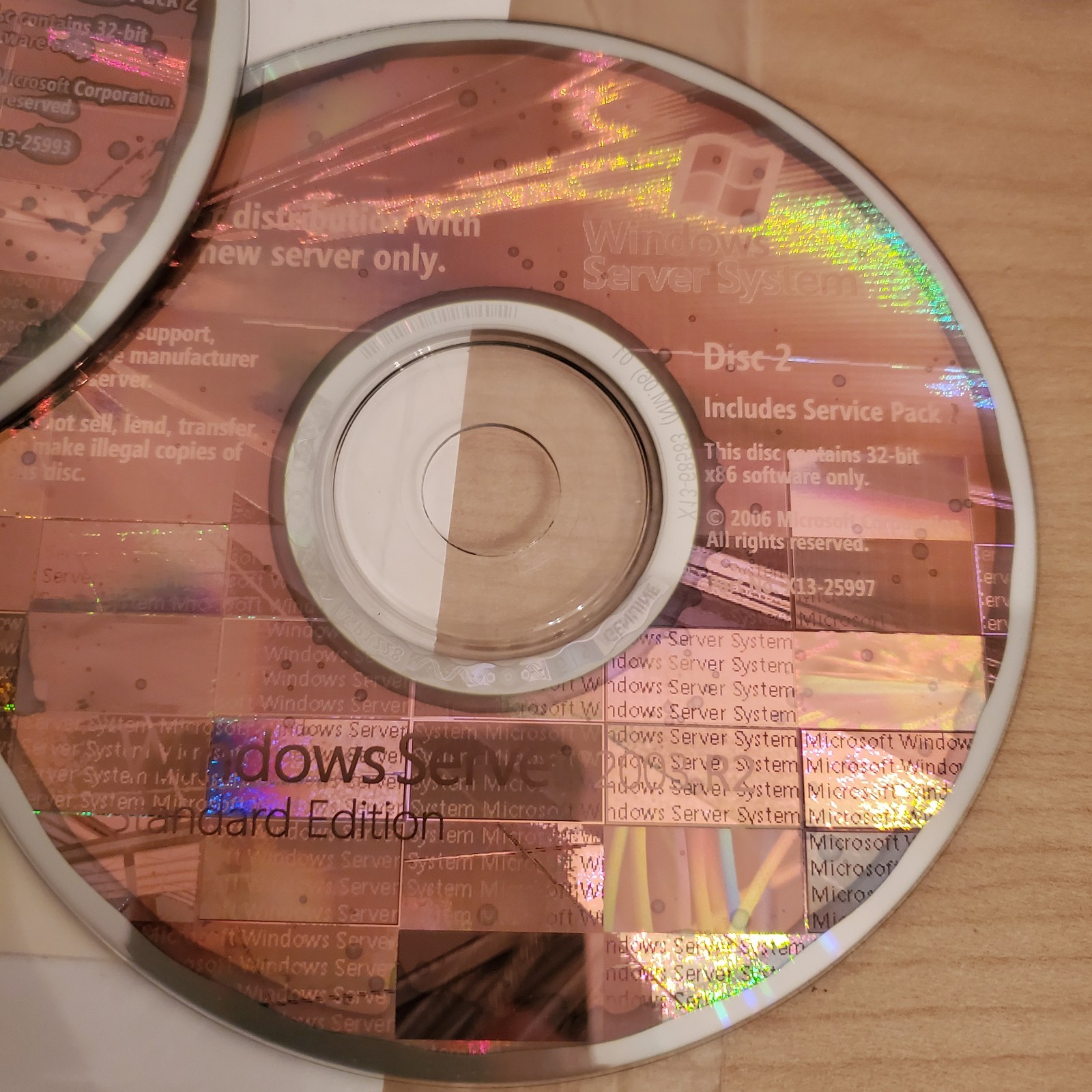 Microsoft Windows Server 2003 R2 OEM Software 2CD SET & Key & 5 CLIENT LICENSE