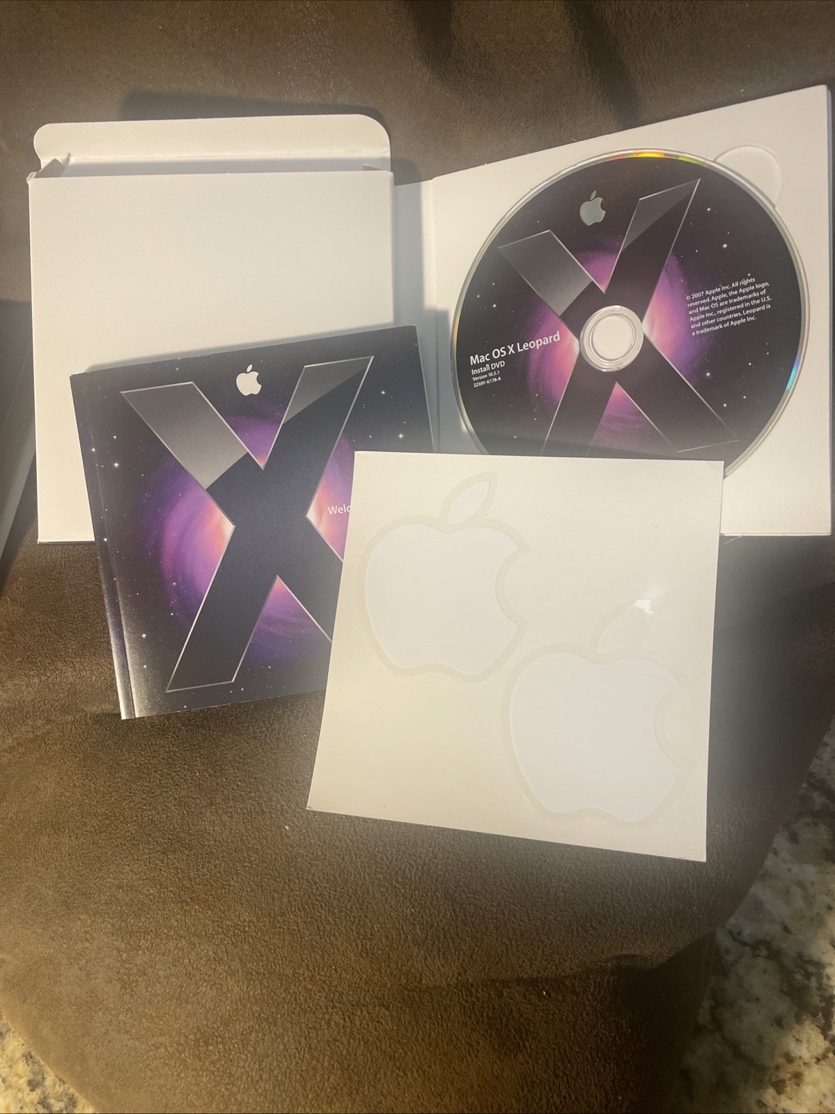 Mac OS x Leopard 10.5 With Manual And Stickers 2007