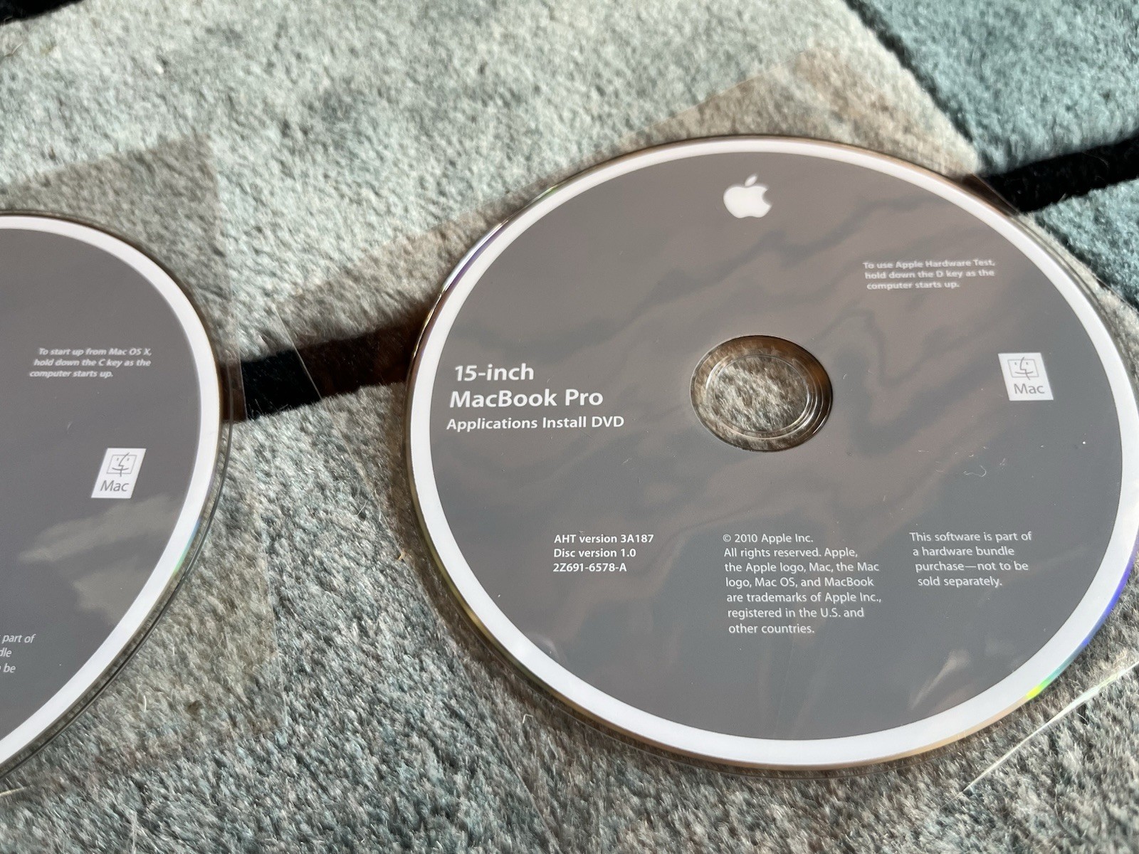 Apple MacBook Pro 13-inch OS X 10.6.3 Install & Applications DVDs 2010
