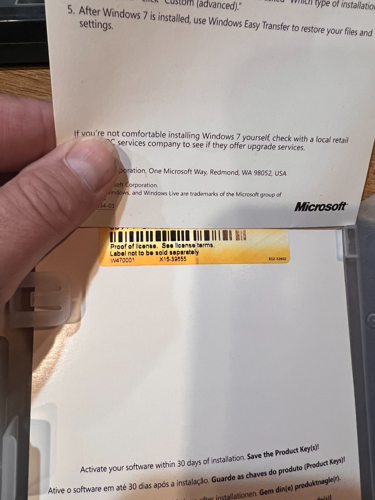 Windows 7 Professional 32-bit Edition w/ SP1, OEM LICENSE w/ Media