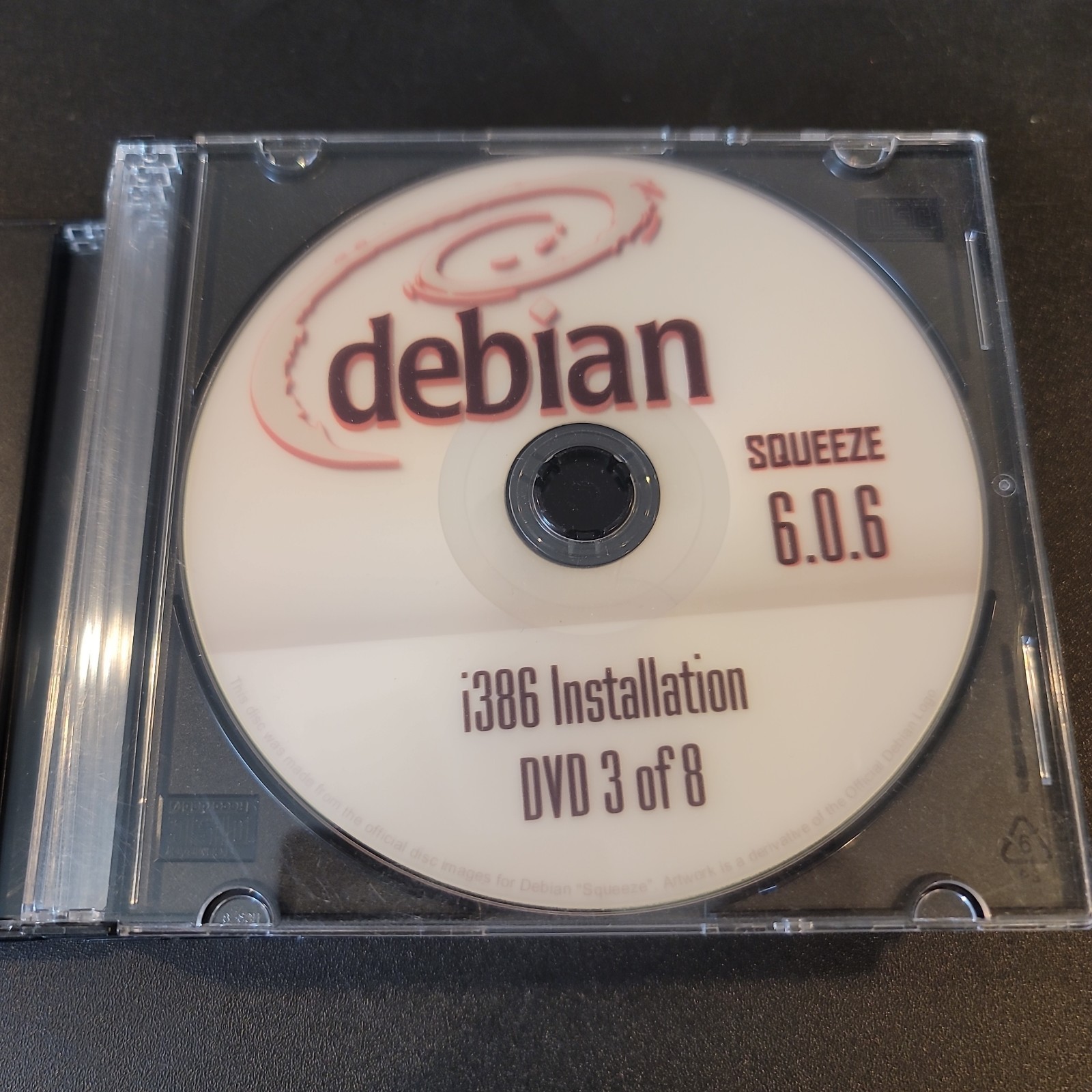 Debian Squeeze 6.0.6 i386 Instalation DVD Discs 8 Total Standalone Linux c2012