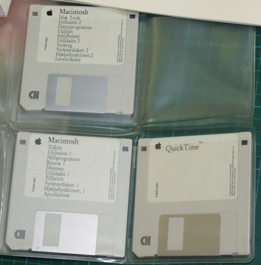 Apple Macintosh System 7.1 Upgrade with At Ease program for vintage Mac computer