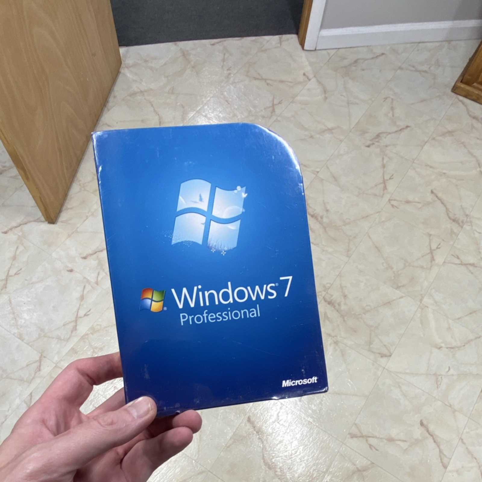 Unopened/Sealed Microsoft Windows 7 Professional Full English FQC-00129