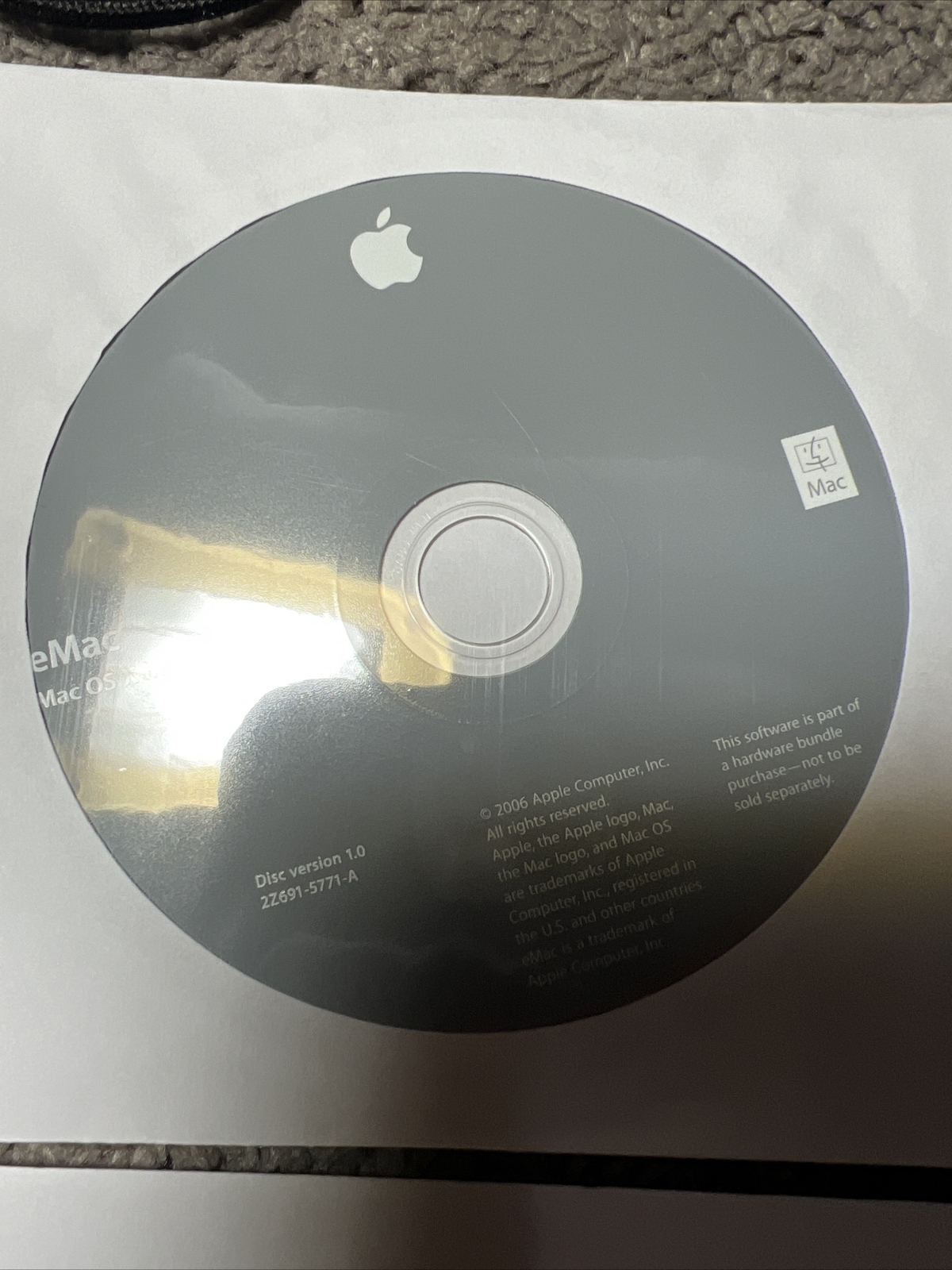 eMac Mac os x install disc 12-20 Disc Version 1.0 2006 Apple Computer Software