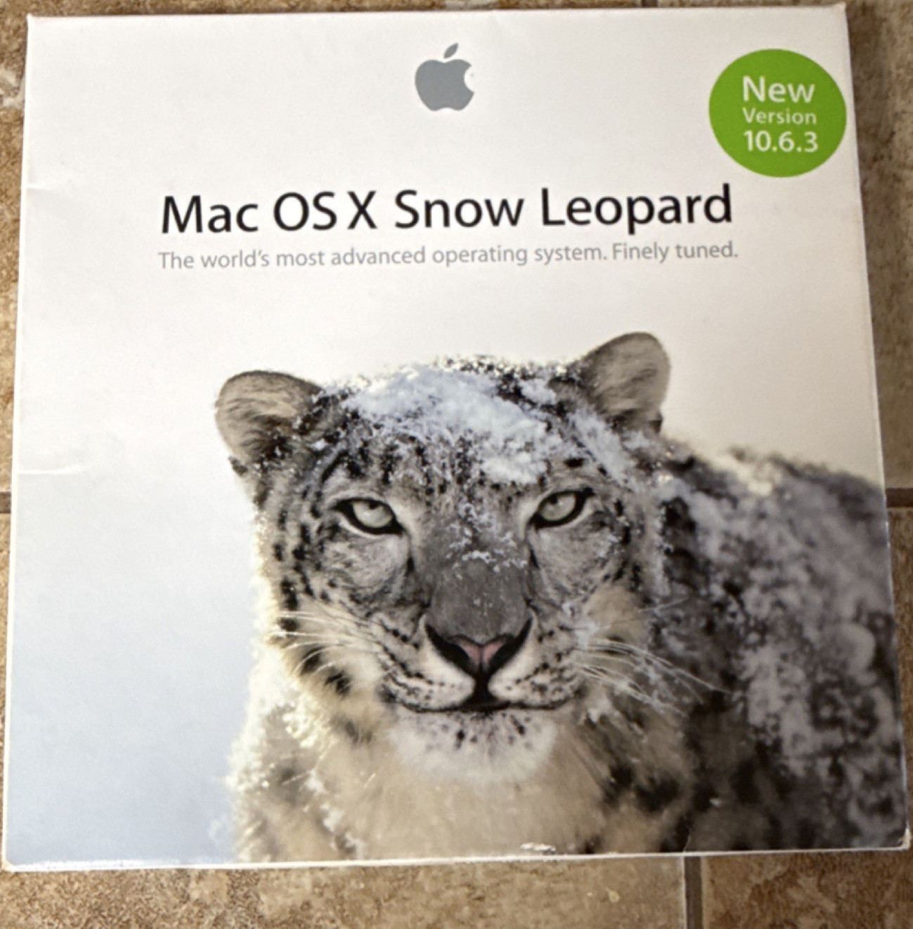 Apple Mac OS X Snow Leopard 10.6.3 Retail Box Set- Complete w/ Stickers MC573Z/A