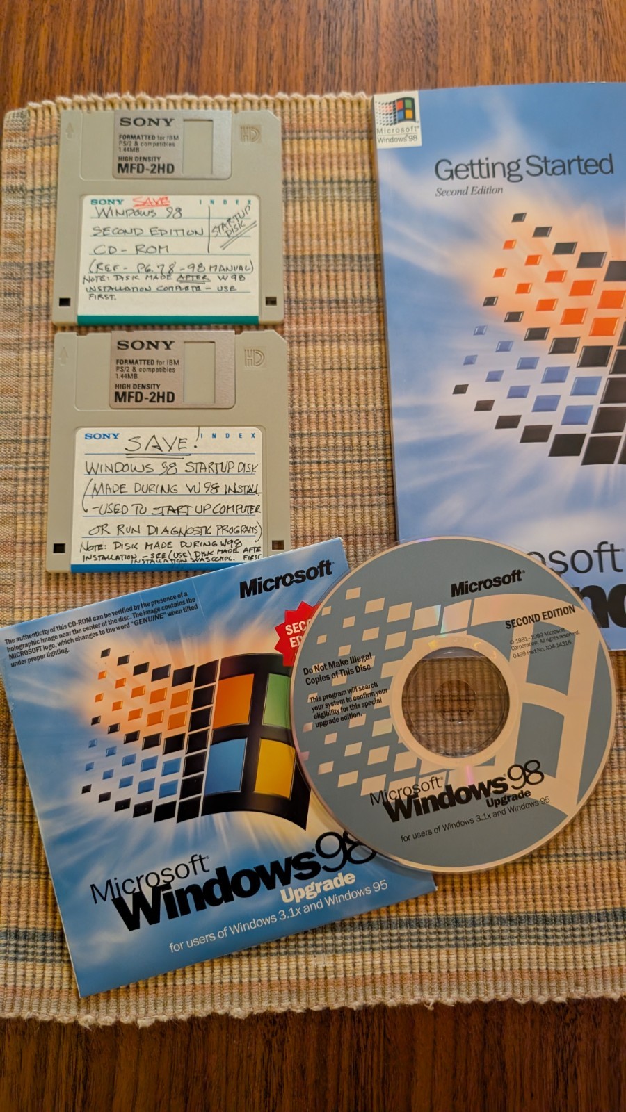 Microsoft Windows 98 Upgrade Second Edition Vintage – CD and Key Code