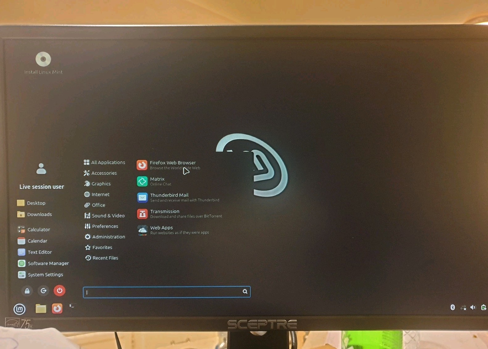 Linux Mint Cinnamon V22.3, 64-bit, Bootable Live and Install DVD