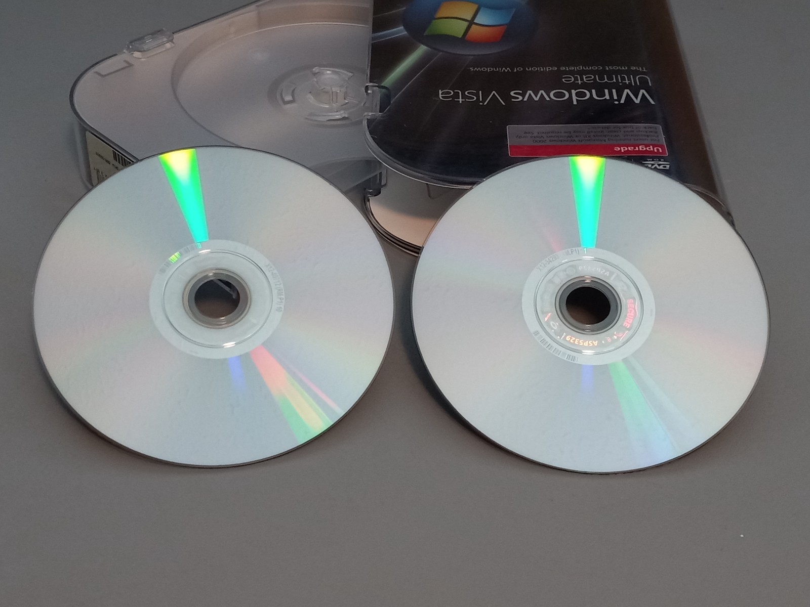 MS Windows Vista Ultimate Upgrade 32 & 64 Bit Genuine 2-Discs with Key