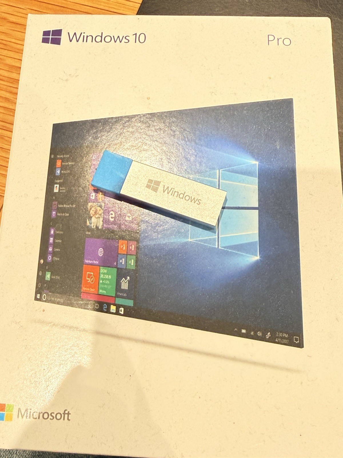 Brand New Microsoft Windows 10 Pro English USB Flash Drive (FQC-10069)