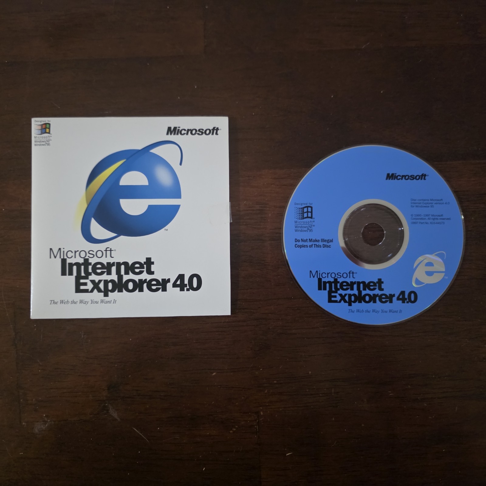 Microsoft Windows 95 Upgrade CD-ROM w/IE 4.0, Keys, Reg. Card In Box