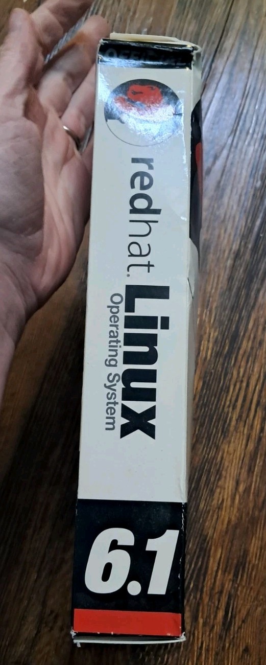 Red Hat Linux 6.1 Boxed Set 1999 Complete w/ CDs & Manual